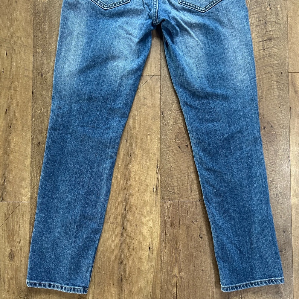 GAP Girlfriend Jeans Size 26 Cropped Distressed Medium Wash Denim - Picture 12 of 16